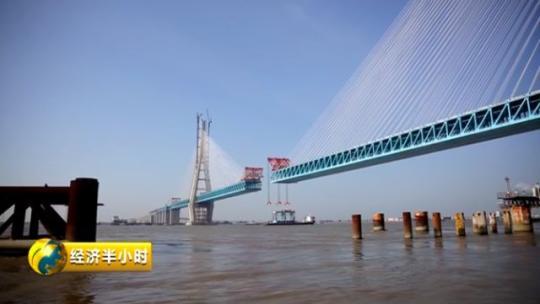 燃！中國(guó)大橋?qū)覄?chuàng)世界之最，原來(lái)是有這種“大力士”！滬通全球